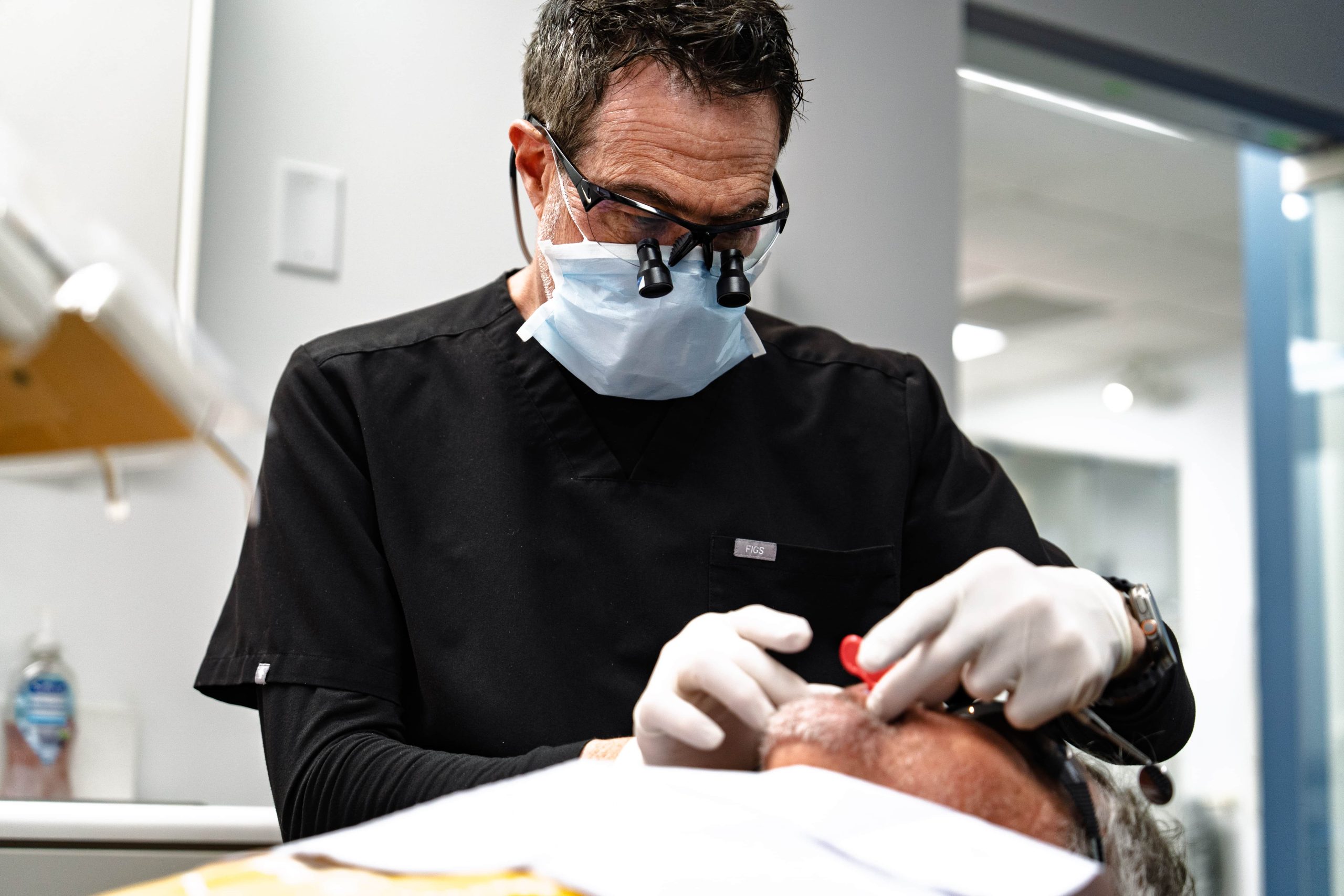 Comfort-focused tooth extraction procedure