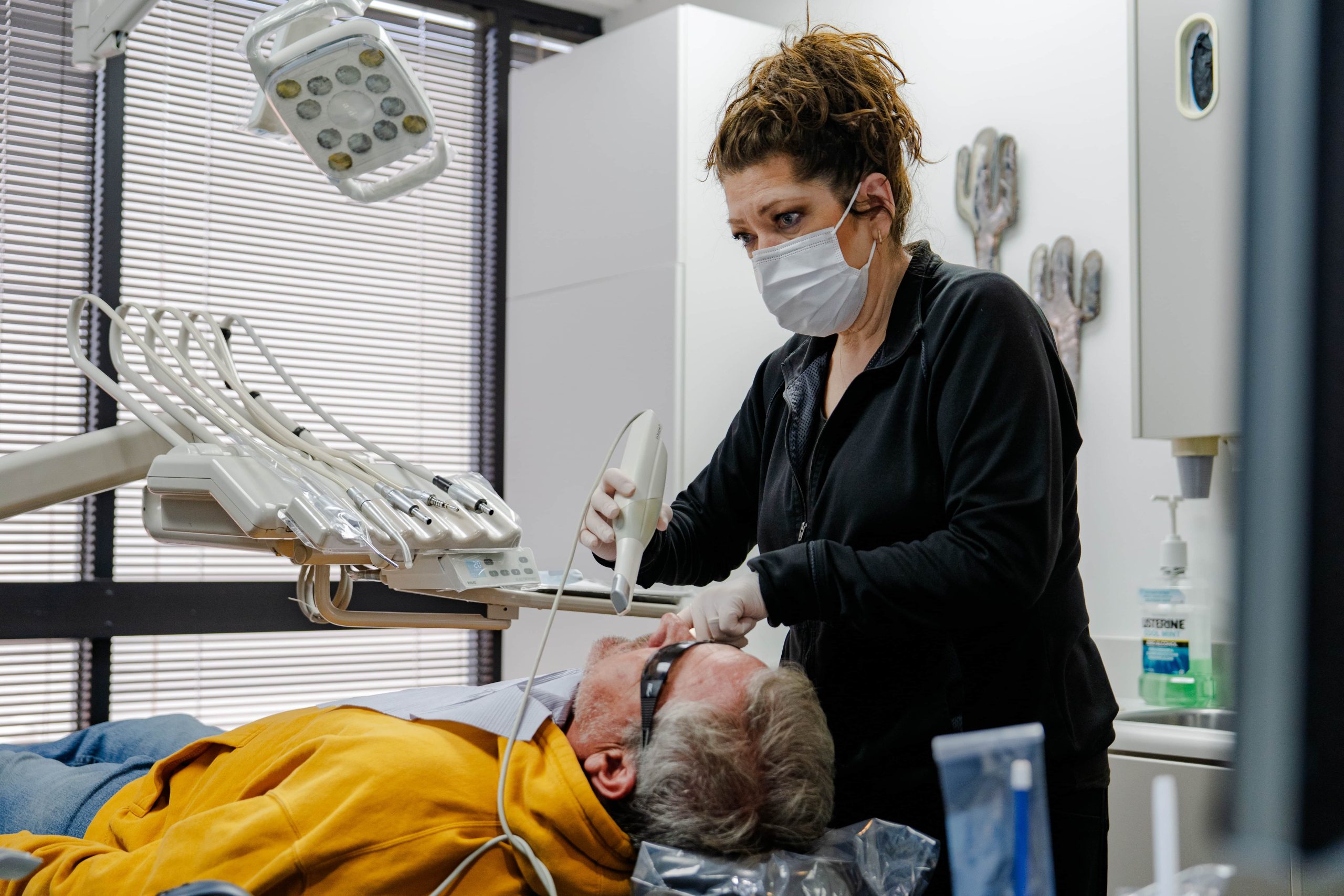 Root canal therapy versus tooth extraction